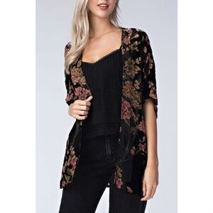 💕HONEY PUNCH💕 Burnout Velvet Floral Kimono Top